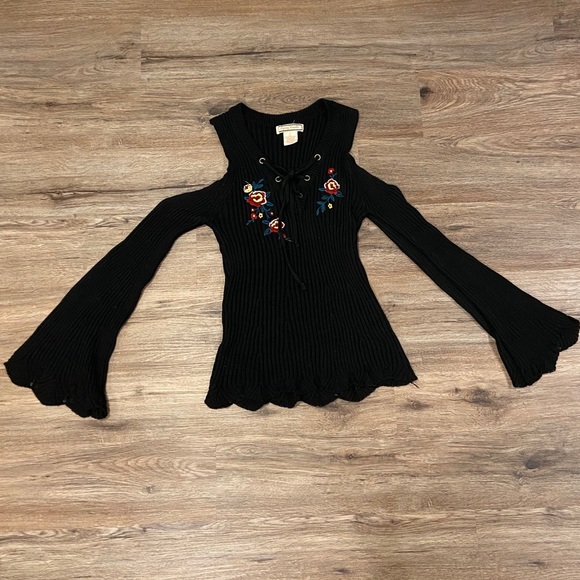 Flying Tomato Sweaters - V-neck shoulderless sweater